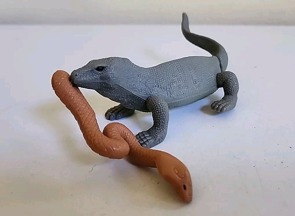 VTG 2001 Komodo Dragon Toy Figure w Cobra Snake In Mouth