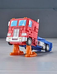 MD-005 Optimized Optimus Prime, SS86 G1 Optimized Edition, Robot. Model Toy