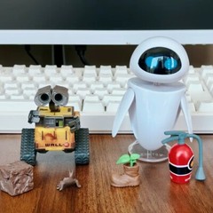 NEW Wall-E And Eve Mini Robot Movable Action Figure Party Toys Gift New in Box