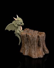 Garden Scout Baby Dragon Planter – 16.5cm Fantasy Tree Stump Pot | 3D Printed