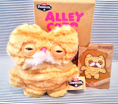 Zuru Fuggler Alley Cats Stinkface Tabby Cat Plush Bag Charm Keychain 5″ & Card