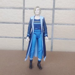 Doctor Who The Thirteenth Doctor in Flux Outfit doctor ATION FIGURE 5.5″ old #w