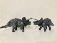 Lot of 3 Jurassic Park 30th Anniversary Captivz Dinosaur Figures (Spino+Trikes).