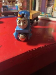Thomas & Friends Wooden Railway Birthday Train Plus Cake Cargo Car Y4501 Magnet