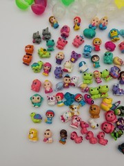 Squinkies Lot of 101 Animals People Robots Car + 80 Empty Houses