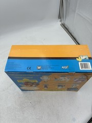 Mezco Family Guy the Giant Chicken vs Peter Figure Set Sealed. Box is damaged.