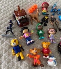 Random Mixed Toy Lot 25 Mix Variety Disney, Happy Meal, Action Figures Mini Toys