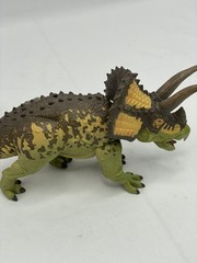 Dino Commander Triceratops Beast Taming Squad Dino and Wrangler Figure Playset