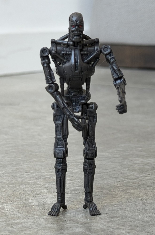 Terminator Salvation Movie T-800 Endoskeleton 3.75” Action Figure Toy Playmates
