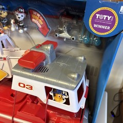New Paw Patrol Ultimate Rescue Fire Truck w 6 Pups And More! Hard To Find!