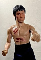 BRUCE LEE 1:6 ENTER THE DRAGON/GAME OF DEATH BOXED SET OF 2 +XTRA HANDS & STANDS