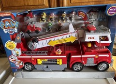 New Paw Patrol Ultimate Rescue Fire Truck w 6 Pups And More! Hard To Find!