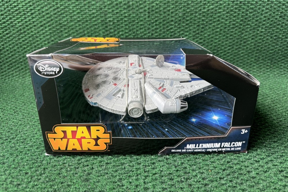 New Star Wars Disney Store Exclusive 8″ Die cast Millennium Falcon Space Ship