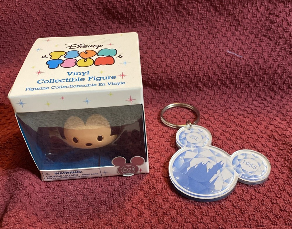 DISNEY D23 EXPO exclusive TSUM TSUM figure MICKEY MOUSE VINYL 2015 & Keychain