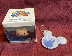 DISNEY D23 EXPO exclusive TSUM TSUM figure MICKEY MOUSE VINYL 2015 & Keychain