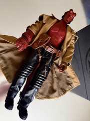 HELLBOY 14” ACTION FIGURE – RON PERLMAN – Articulated NEW IN BOX