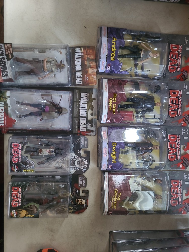 Walking Dead Action Figures Lot Of 8 New In Box Diffrent Series