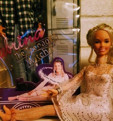 SABRINA THE TEENAGE WITCH (NO BOX) & HARVEY KINKLE (NEW IN BOX ) BOTH TOGETHER !