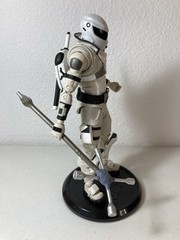McFarlane – Fortnite Overtaker 7″ Premium Action Figure W/Stand