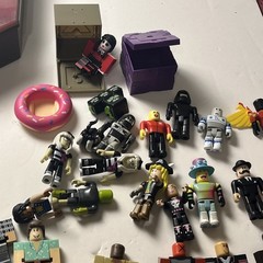 Huge! 50+ Roblox Action Figures & Accessories Collectors Carry Case – Mixed Lot