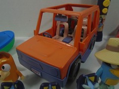 BIG LOT OF BLUEY FIGURES, VEHICLES, AND ACCESSORIES (LOOK) LOT #1