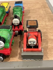 Thomas & Friends Magnetic Metal Die Cast Train Lot Of 75 Engines & Car