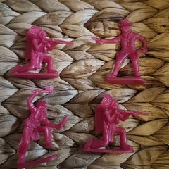 ✅Plastic Cowboys and Indians Figure Lot Red Green Yellow Blue 2-3 Inch