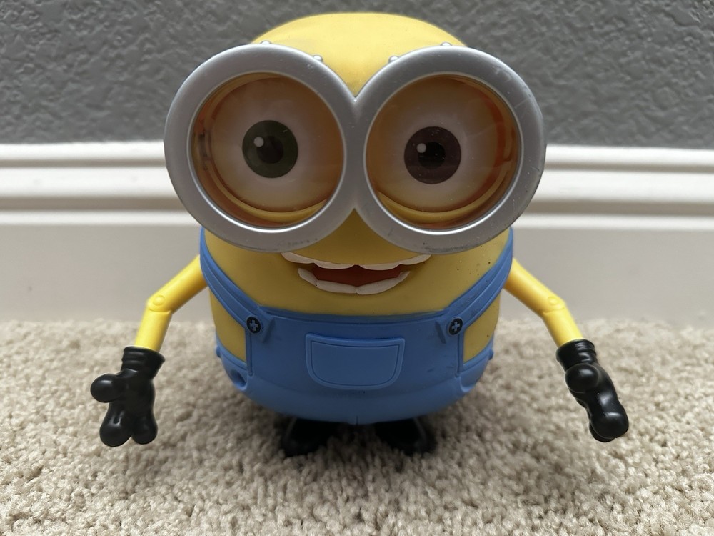 Thinkway Toys Squeezeable Talking Blinking Despicable Me 7” Minion Bob