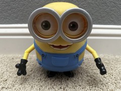 Thinkway Toys Squeezeable Talking Blinking Despicable Me 7” Minion Bob
