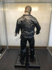Hot Toys Terminator 2 T-800 Battle Damaged DX13 Japan Limited Special Edition
