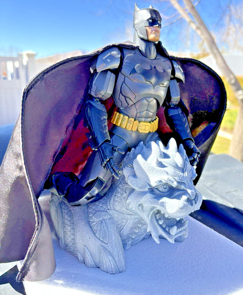 DC Super Alloy 1/6 Batman byJim Lee w/ Gargoyle Base + 2 Comics Pristine Figure