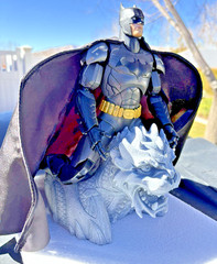 DC Super Alloy 1/6 Batman byJim Lee w/ Gargoyle Base + 2 Comics Pristine Figure