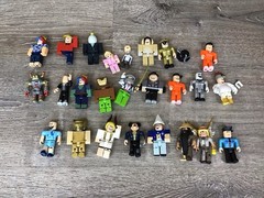 Roblox‎ Mixed Figures & Accessories Lot Of 25 Figures Used As Shown