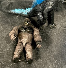 Godzilla vs King Kong Action Figure w/ Battle Damage 6″ Tall Playmates TOHO 2020