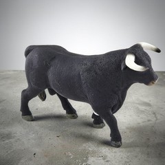 Schleich Black Bull Stepping Toy Figure Horned Farm Cattle Spanish Diorama 13875