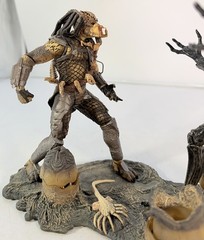 McFarlane Toys 2002 Movie Maniacs Alien vs. Predator Deluxe Set Action Figures