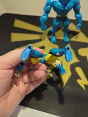 ToyBiz X-Men Battle Ravaged Wolverine 1994 & Mutant Flipping Power Beast 1995