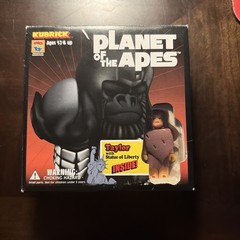 MEDICOM: 2000 Kubrick Planet Of The Apes Taylor With Statue Of Liberty 60mm 1:1