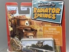 Disney Pixar Cars 2021 Welcome to Radiator Springs One Eye Mater with Key Chain