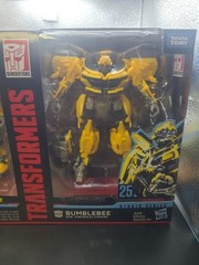 Hasbro E4688 Transformers Studio Series 24 & 25 Deluxe Class BUMBLEBEE Pack of 2