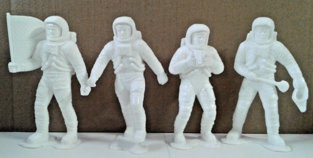 Vintage 1970 Louis Marx & Co. White Plastic Apollo Astronaut Figures Lot of 4