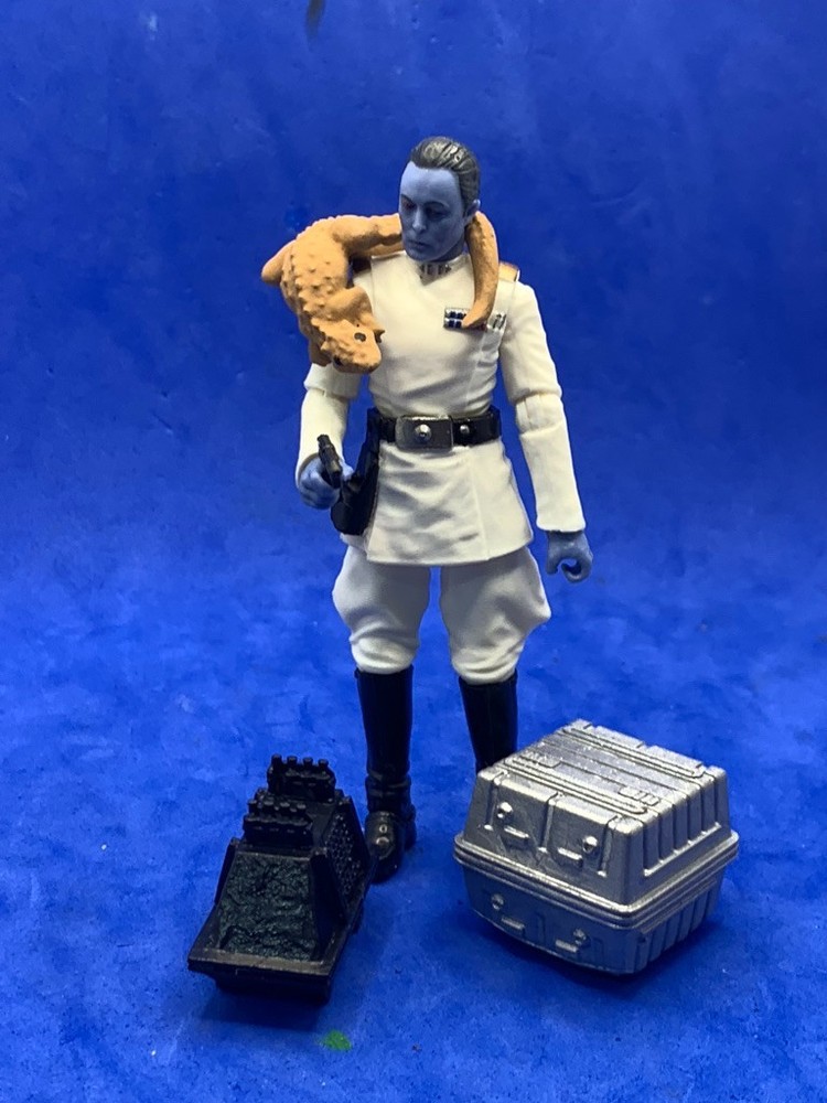 Star Wars Ahsoka Figure: Grand Admiral Thrawn “B”w/resin Ysalamiri & Mouse Droid