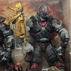 Gears of War 2 Locust Drone Sniper TRU Exclusive Figure Set Gold Hammerburst NEW