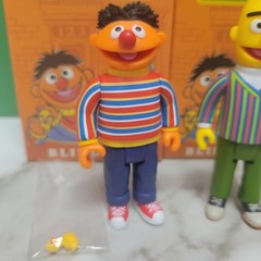 SUPER 7 REACTION SESAME STREET BERT AND ERNIE COMPLETE BLIND BOX