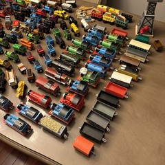 HUGE LOT – 200 pieces THOMAS AND FRIENDS TRAINS Wood Die Cast Plastic toys