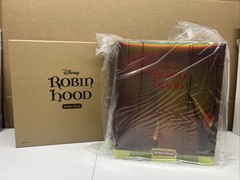 Super 7 Disney Ultimates Robin Hood with Stork Costume – 7″ Figure w/accessories