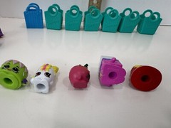 Shopkins Lot Of 23 Different Mini Figures & Bags Moose Enterprise
