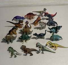 Jurassic Park Lost World Mini Hatchling Lot Of 20 T-rex Carnotaurus Collection