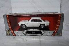 1965 Alfa Romeo Giulia Sprint GTA 1:18 ROAD SIGNATURE YAT MING Die Cast MIB NEW