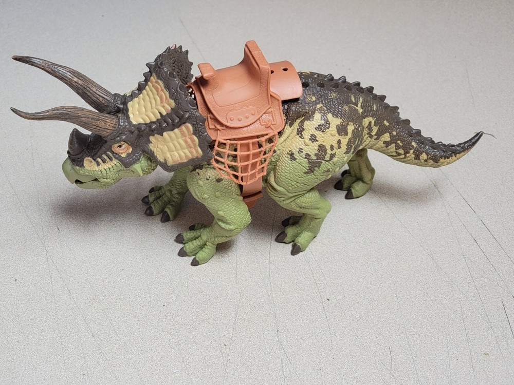 2017 Primal Clash Dino Commander Triceratops Figure – Lanard with saddle